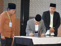 Wapres Menandatangani Prasasti Penetapan Kresek sebagai Kampung Santri