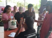 PT.Pos Indonesia Salurkan Bantuan Pangan Kepada 419 KPM di Desa Pasir Ampo Kecamatan Kresek 
