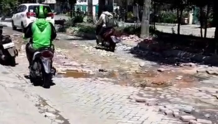 Warga Geram, Jalan Menuju CBD Ciledug Rusak Parah dan Dibiarkan