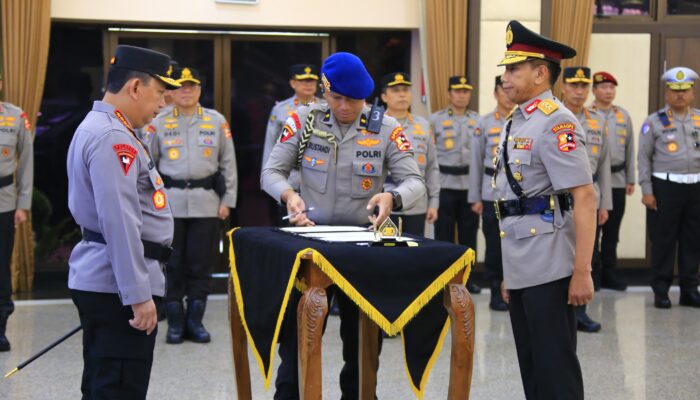 Pelantikan Astamaops Kapolri, Komjen Pol Imam Sugianto Serah Terima Jabatan kepada Irjen Pol Akhmad Wiyagus