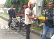 Tak Hanya di Tangerang Raya Saja, Media Gakorpan dan Tv Gapta Berbagi Nasi Kotak Kepada Pengguna Jalan Kabupaten Cirebon 
