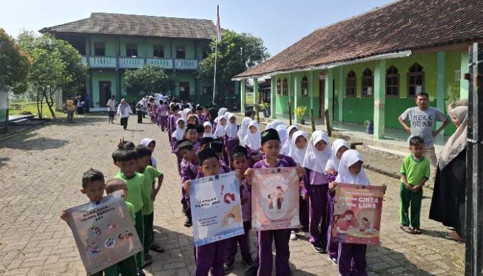 Siswa MIS Ar-Rifa Gelar Aksi Damai, Kampanyekan Stop Bullying