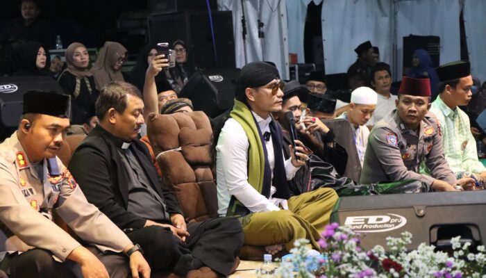Ribuan Jamaah Padati Dadirejo, Pengajian Gus Miftah Dikawal Ketat Polisi
