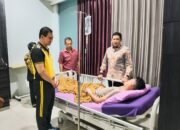 Kapolda Semarang Jenguk Brigadir Eka, Anggota Polda yang Disandera Kelompok Anarko Saat Aksi Demo