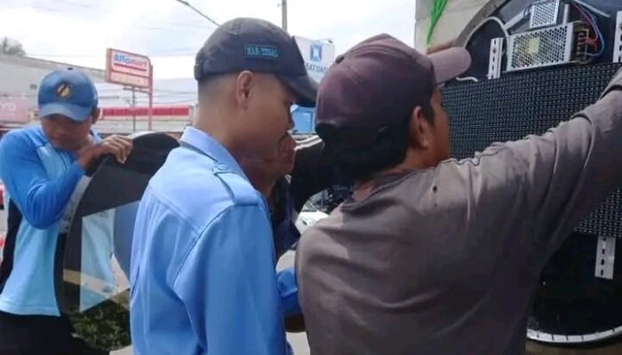 Jam Digital Tugu Pancasila Slawi Kembali Beroperasi Setelah Perbaikan