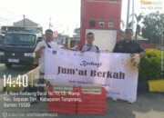 Jumat Berkah Patar haholongan dengan Istri tercintanya Berbagi Nasi Kotak