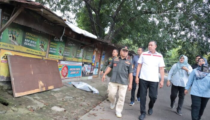 Tinjau Pembongkaran Bangunan Liar di Sekitar UNISMA, Wali Kota : Penertiban Dilakukan Demi Ketertiban dan Kenyamanan Kota.