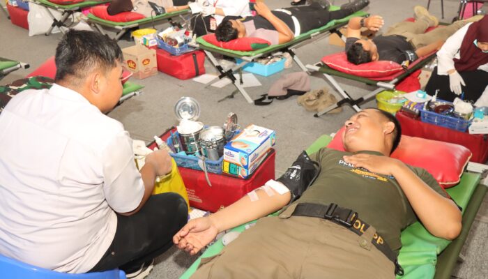 Bakti Kesehatan Jelang Hari Bhayangkara ke-79, Polres Metro Tangerang Kota Donor Darah Diikuti Ratusan Peserta