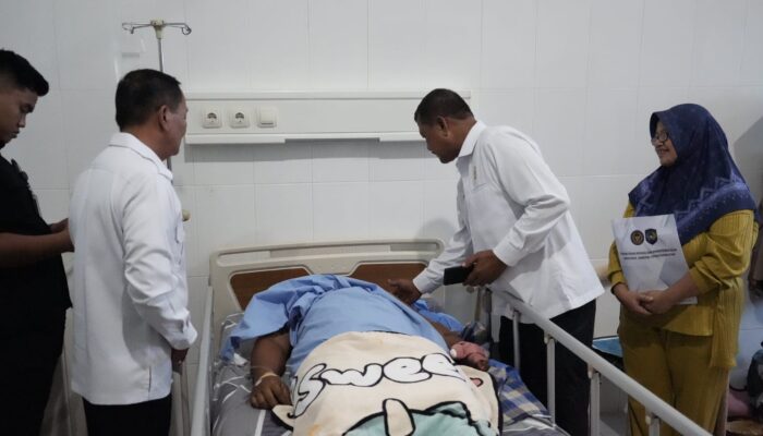 Dirjenpas Mashudi Jenguk Langsung Petugas Lapas yang Dirawat di RSUD Nabire