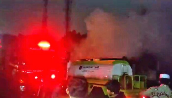 Api Mengamuk di Kelapa Dua: Kebakaran Bengkel Variasi Mobil dan Kios Mebel Berhasil Dipadamkan