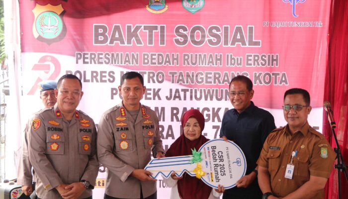 Sambut Hari Bhayangkara ke-79, Kapolres Serahkan Kunci Bedah Rumah Warga Jatiuwung