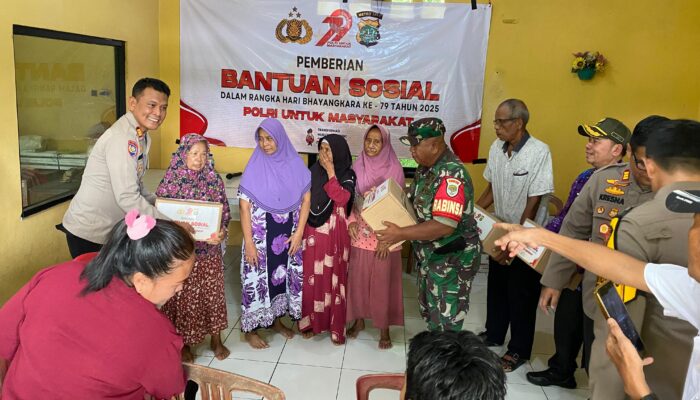 Bakti Sosial Polres Tangerang Selatan dalam Rangka Hari Bhayangkara, Berikan 50 Paket Sembako