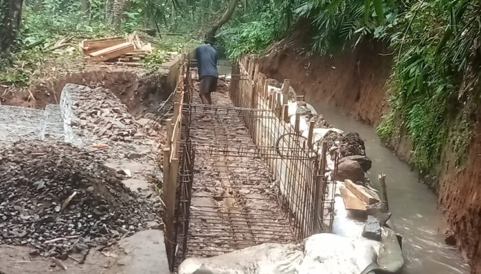 Rehabilitasi Pekerjaan Rehab Irigasi D.I Citumenggung di Desa Padahayu T.A 2025 Dipertanyakan