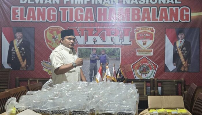 Jumat Berkah, Elang Tiga Hambalang Bagikan Ratusan Dus Minyak Goreng untuk Warga Terdampak
