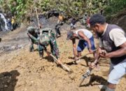 Karya Bhakti tak Pernah Berhenti Satgas Yonif 521/DY di Distrik Eragayam