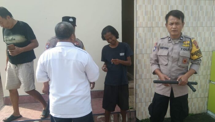Polsek Pati Evakuasi Seorang ODGJ Bersenjata Tajam dari Masjid Widorokandang