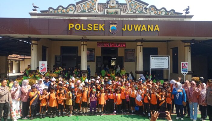 Polisi Sahabat Anak: 325 Siswa SD Kunjungi Polsek Juwana, Belajar Langsung Profesi Polisi