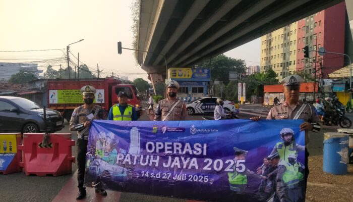 Satlantas Jakbar Gandeng ASN Walikota Jakbar Sosialisasikan Operasi Patuh Jaya 2025