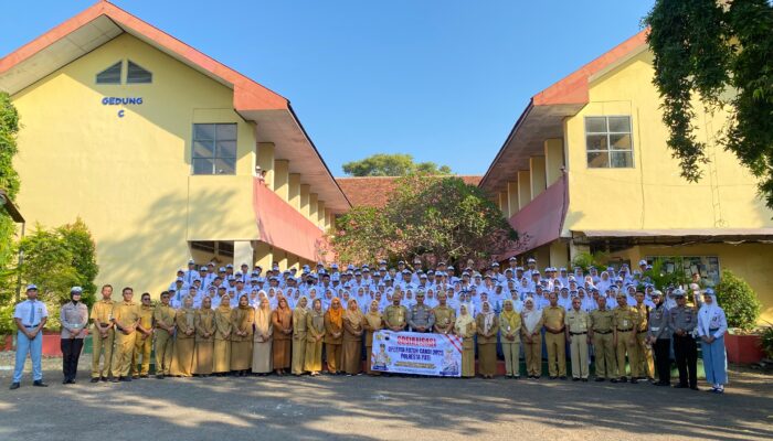 Satlantas Polresta Pati Tanamkan Budaya Tertib Lalu Lintas Lewat Upacara di SMKN 2 Pati