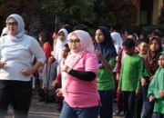 Ketua TP PKK Kota Bekasi Hadiri Senam Ceria Bersama Siswa SD Di Kota Bekasi, Semarakkan Hari Anak Nasional