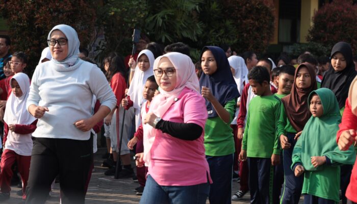 Ketua TP PKK Kota Bekasi Hadiri Senam Ceria Bersama Siswa SD Di Kota Bekasi, Semarakkan Hari Anak Nasional