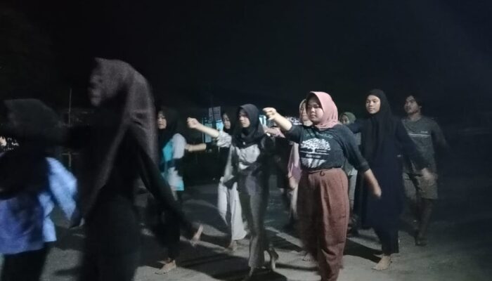 Semangat Muda-Mudi Bojong Manuk Latihan Pengibaran Bendera untuk Menyambut HUT RI ke-80