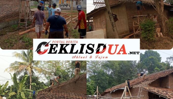 Warga Kampung Kukulu RT 02 RW 04 Desa Dangdeur Gotong Royong Bongkar Rumah untuk Renovasi