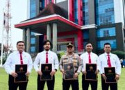 Tuntas Ungkap Kasus Curas di Keban 1, Kapolsek dan Anggota Polsek Sanga Desa Terima Pin Emas Kapolda Sumsel