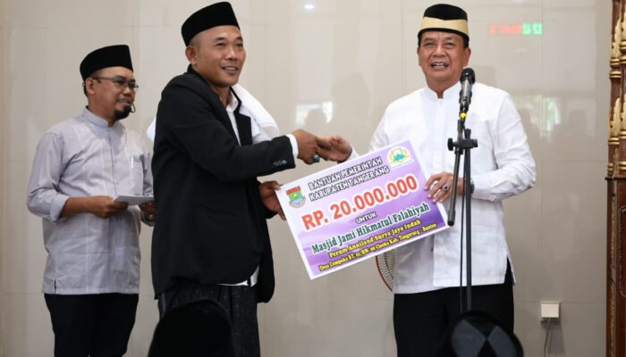 Bupati Tangerang Berikan Bantuan Untuk Perbaikan Masjid Hikmatul Falahiyah