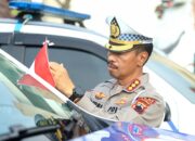 Warnai Peringatan HUT ke-80 Kemerdekaan RI; Ditlantas Polda Jateng Bagikan 200 Bendera Merah Putih