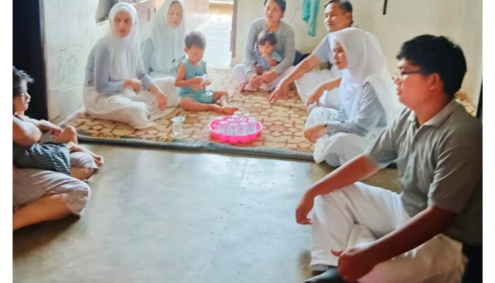 Berbagi Bukti Kepedulian Sesama BBKS_Staf Dan Beserta Istri Kunjungi Elia,,