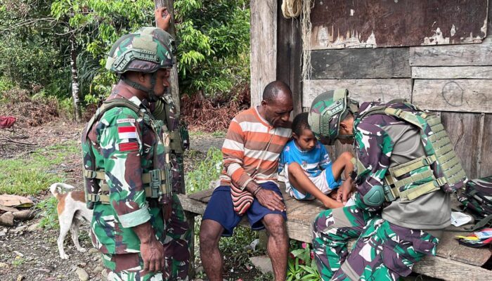 Anjangsana dan Menjalin Silaturahmi Satgas Yonif 521/DY di Distrik Benawa