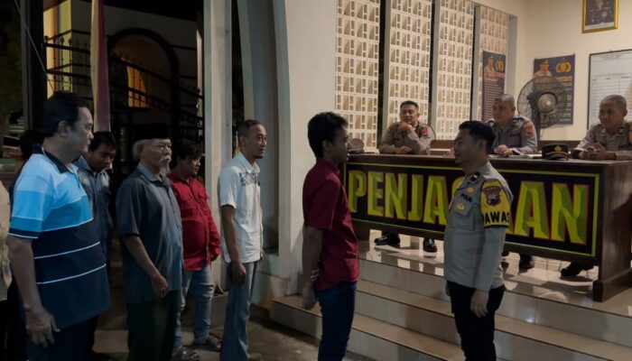 Warga Sidokerto Bersama Polresta Pati Gelar Patroli Malam, Teguhkan Komitmen Jaga Kamtibmas