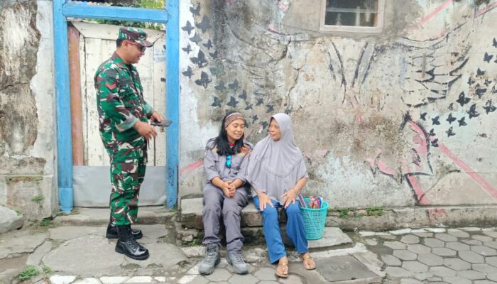 Babinsa Kratonan Bersama Bhabinkamtibmas dan Linmas Memantau Orang Dengan Gangguan Jiwa (ODGJ)