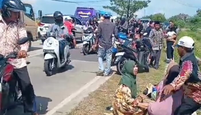 Tragedi di Jalan Raya Muncung: Pickup Rombongan Peziarah Terbalik, Satu Tewas
