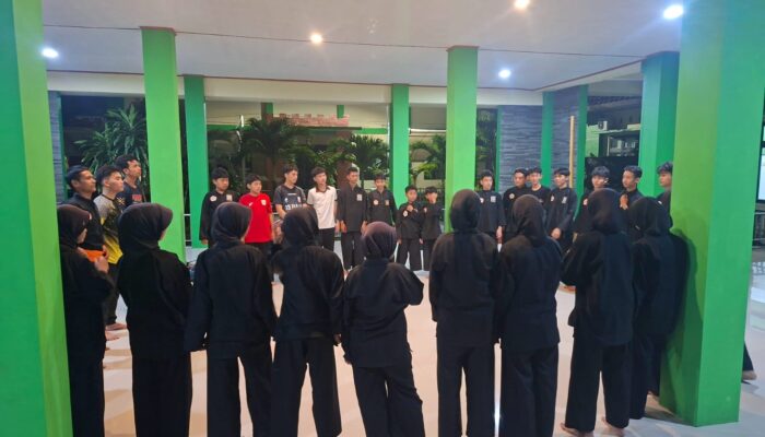 PSHT Ranting Sukamulya Gelar Latihan Rutin di Alun-Alun Nyimas Melati