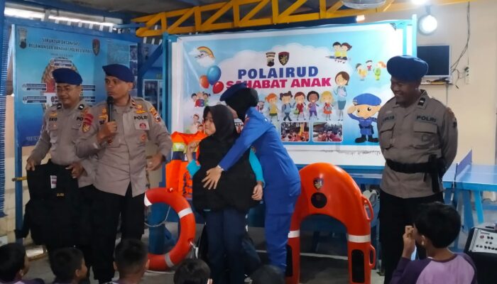 Satpolairud Polresta Pati Ajak Siswa SD Muhammadiyah Margomulyo Belajar Keselamatan di Perairan