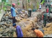 Babinsa Gelar Karya Bakti Pembuatan Talud Jalan, Wujud Kepedulian Perbaikan Infrastruktur