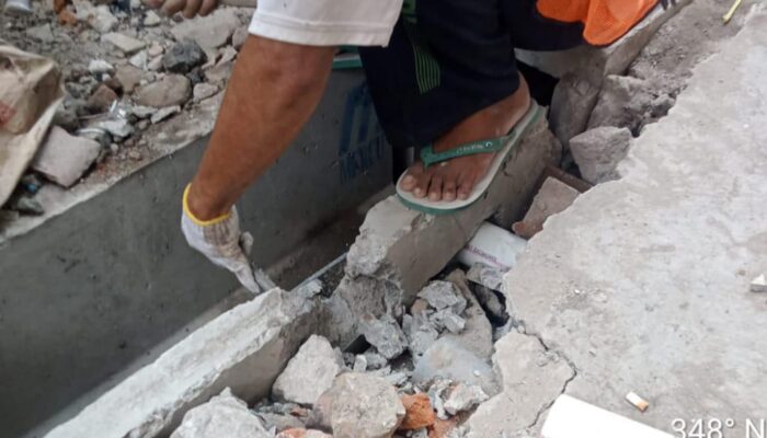 Proyek Uditch di Rangkah Gang 6 Diprotes Warga, Sambungan Pipa Dinilai Asal-asalan