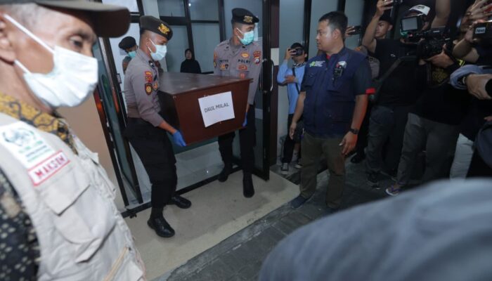 Polda Jatim Serahkan 3 Jenazah Santri Ponpes Al Khoziny ke Keluarga