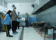 Itwasda Polda Jatim Lakukan Pengawasan SPPG Polres Gresik Pastikan Kualitas dan Kebersihan MBG