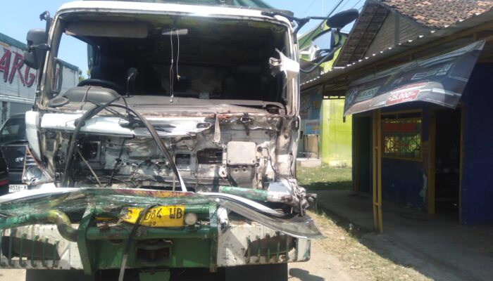 Dua Truk Terlibat Kecelakaan di Jalan Juwana–Batangan, Kerugian Capai Rp15 Juta