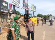 Satpol PP Kabupaten Tangerang Tertibkan Bangunan Liar di Jalan Raya Jatake