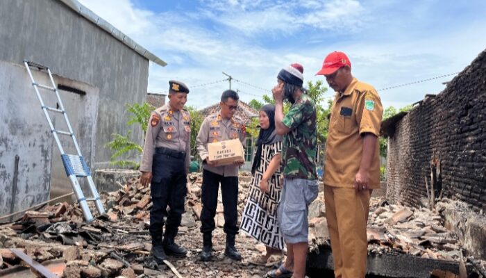 Polres Pasuruan Salurkan Bantuan untuk Korban Kebakaran di Rembang