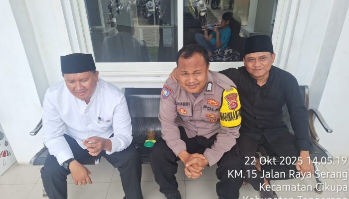Bhabinkamtibmas Desa Cikupa Sambangi Kepala Desa dan Warga, Ajak Bersinergi Jaga Kamtibmas