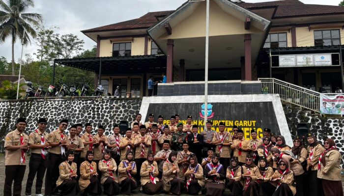 PGRI Cabang Pakenjeng Ikuti Upacara Hari Sumpah Pemuda di Halaman Kantor Kecamatan