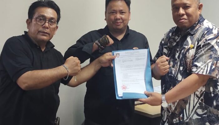 Dedison Jupray, S.H. Pimpin Pendaftaran DPD AKPERSI KALTIM Ke Kesbangpol