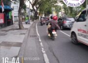 Arus Lalu Lintas Jalan Raya Darmo Ramai Lancar Saat Jam Pulang Kerja