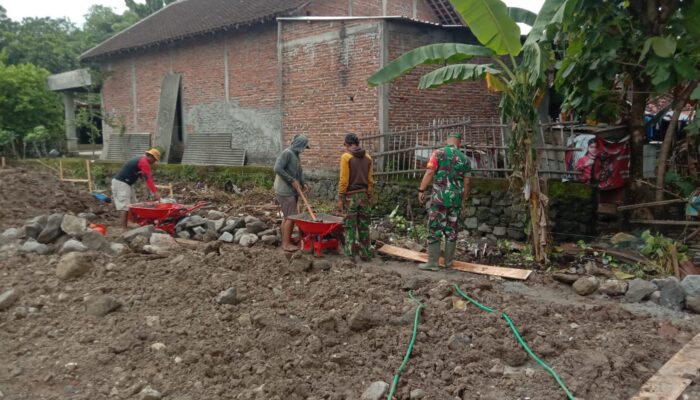 Gotong Royong Bangun Koperasi Merah Putih, Babinsa dan Warga Sembungan Wujudkan Kemandirian Ekonomi Desa