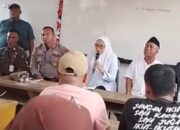 Guru honorer di Kampar banting nasi kotak di depan sejumlah murid.